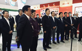 貴州、遼寧兩省省長來韓偉集團(tuán)參觀考察