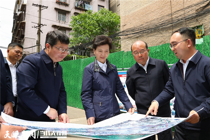 諶貽琴在六盤(pán)水市調(diào)研