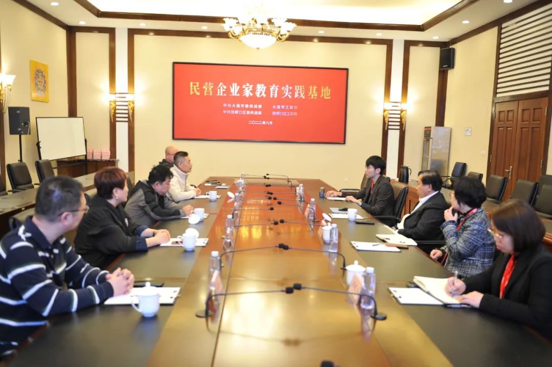 維龍中國、喀左縣政府一行到訪韓偉集團