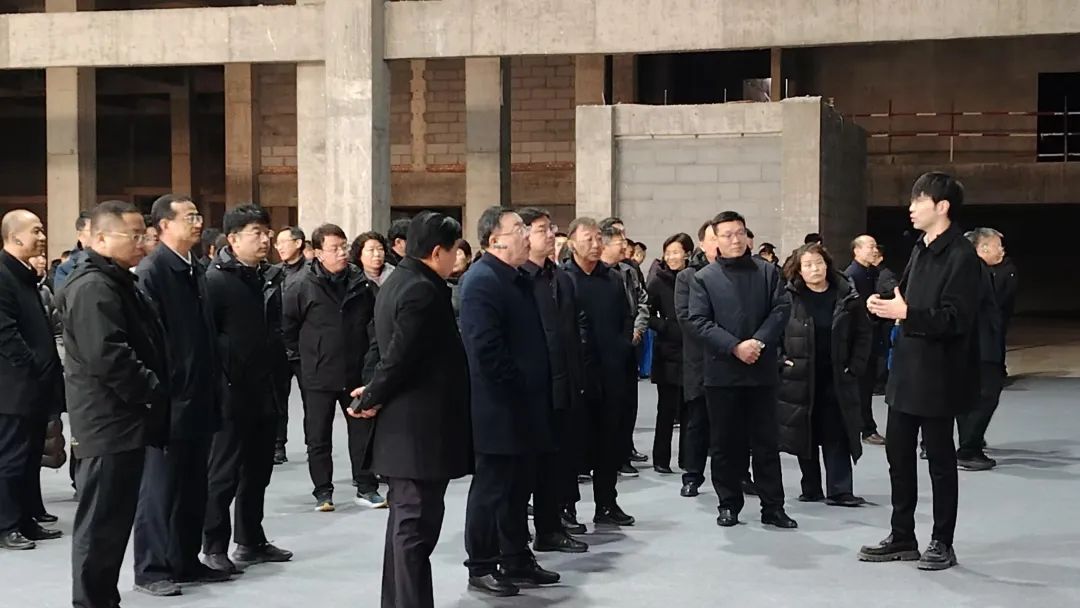 2024下半年泰安市重點(diǎn)項(xiàng)目現(xiàn)場(chǎng)推進(jìn)會(huì)走進(jìn)韓偉集團(tuán)泰安項(xiàng)目