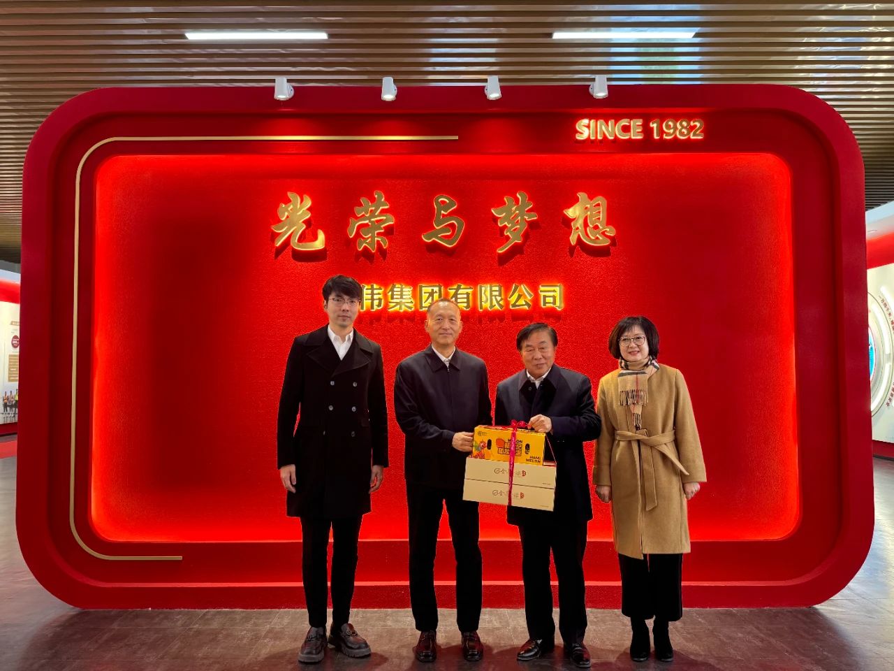 大連市政協(xié)副主席、民建大連市委主委陳國(guó)貴一行到訪韓偉集團(tuán)